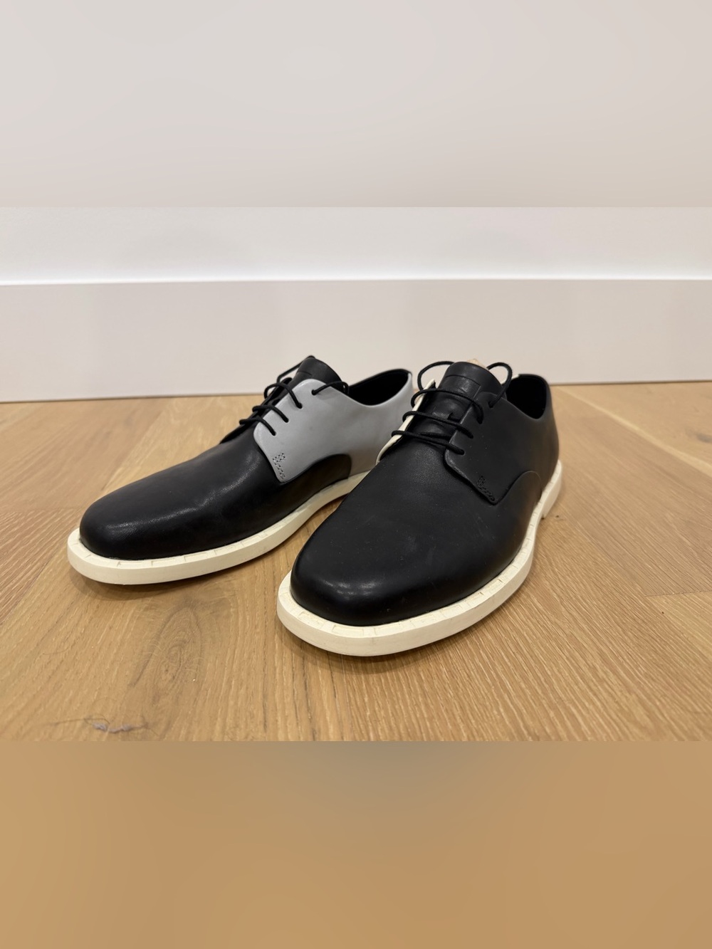 Camper “Twins” Black, White and Grey Men's Leather Dress Shoes, size 39 EU/6 US